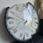 Zegar 70 cm nieregularny biało-srebrny
