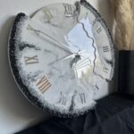 Zegar 70 cm nieregularny biało-srebrny
