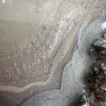 Obraz z żywicy epoksydowej z geodą kwarcową – pudrowy róż, biel i srebro geode – 70x140cm