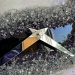 Zegar 60 cm z żywicy epoksydowej ” Tęczowy efekt ” GEODE z naturalnym kamieniem