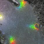Zegar 60 cm z żywicy epoksydowej ” Tęczowy efekt ” GEODE z naturalnym kamieniem