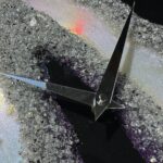 Zegar 60 cm z żywicy epoksydowej ” Tęczowy efekt ” GEODE z naturalnym kamieniem