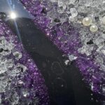 Zegar 60 cm z żywicy epoksydowej ” Tęczowy efekt ” GEODE z naturalnym kamieniem