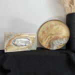 Taca dekoracyjna geode – z plastrami agatu 30cm , beż, złoto