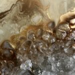 Taca dekoracyjna geode – z plastrami agatu 30cm , beż, złoto