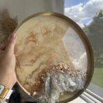 Taca dekoracyjna geode – z plastrami agatu 30cm , beż, złoto