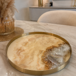 Taca dekoracyjna geode – z plastrami agatu 30cm , beż, złoto